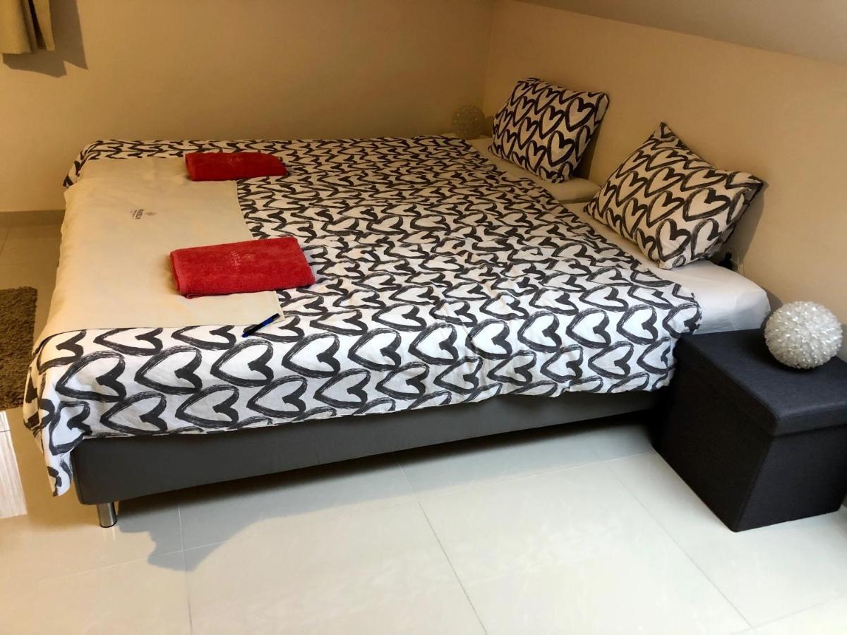 Mandula Apartman Cegléd Buitenkant foto