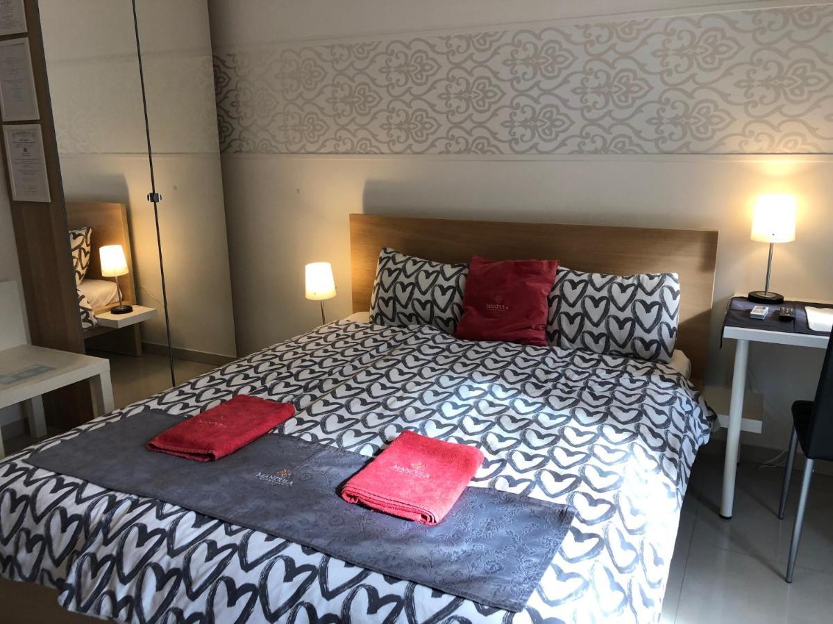 Mandula Apartman Cegléd Buitenkant foto