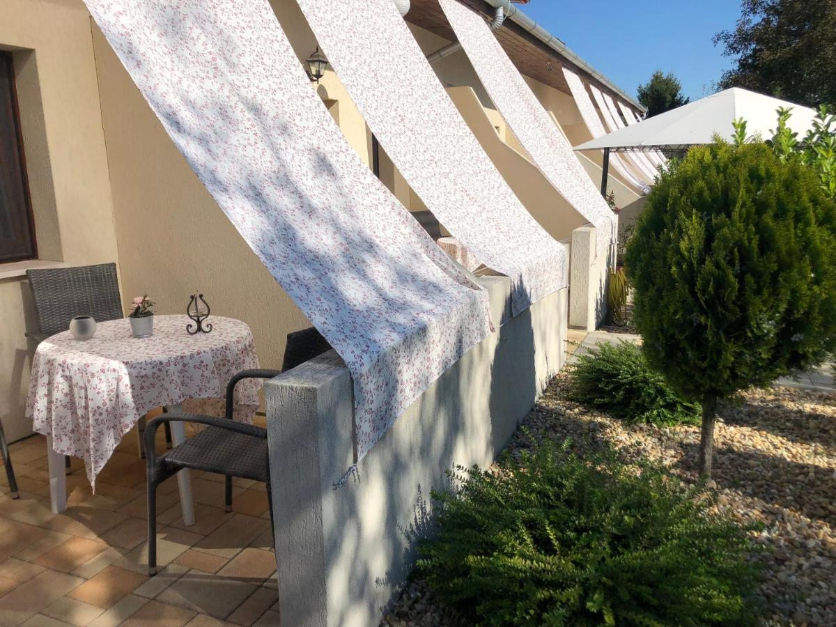 Mandula Apartman Cegléd Buitenkant foto