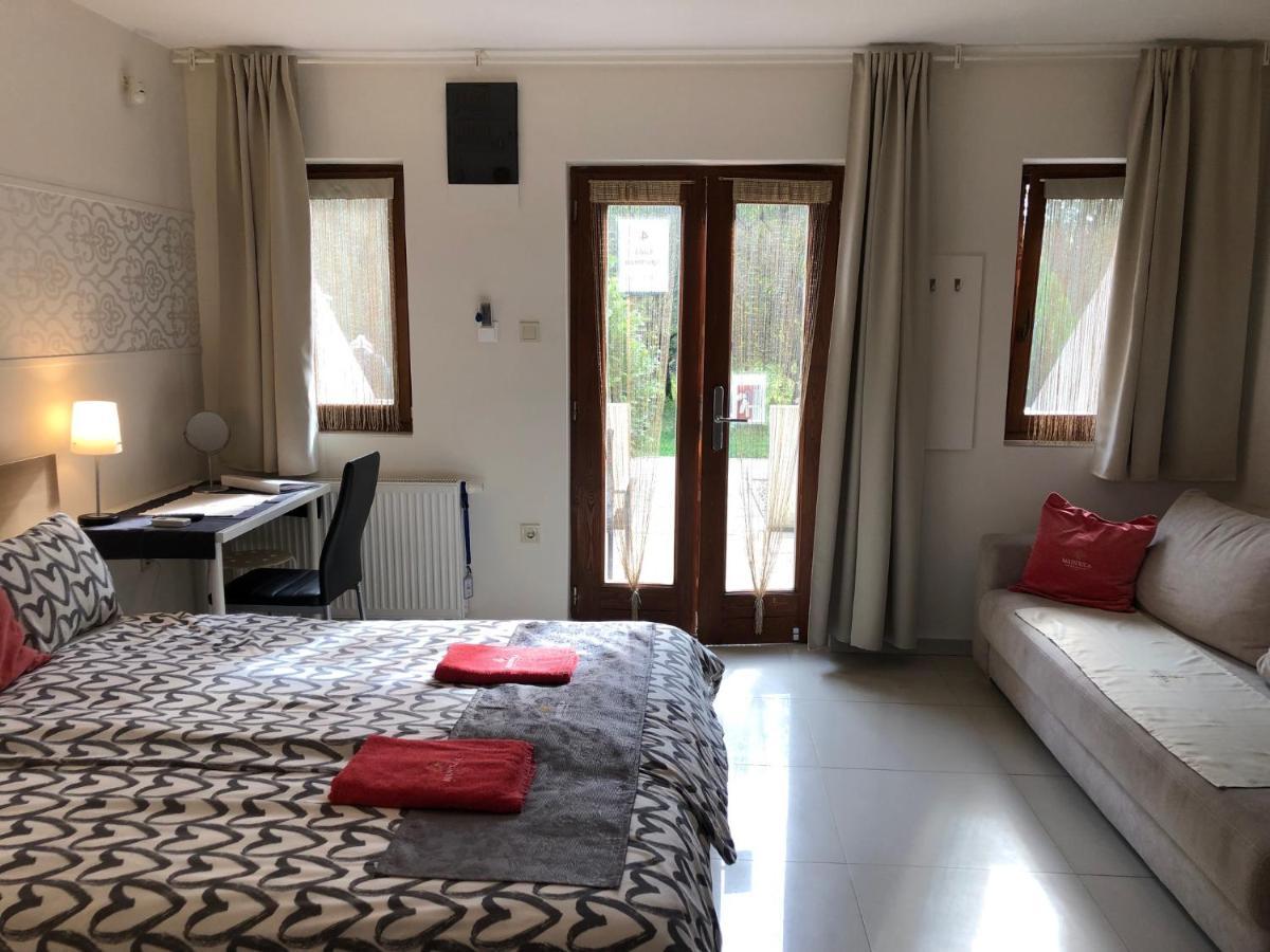 Mandula Apartman Cegléd Buitenkant foto