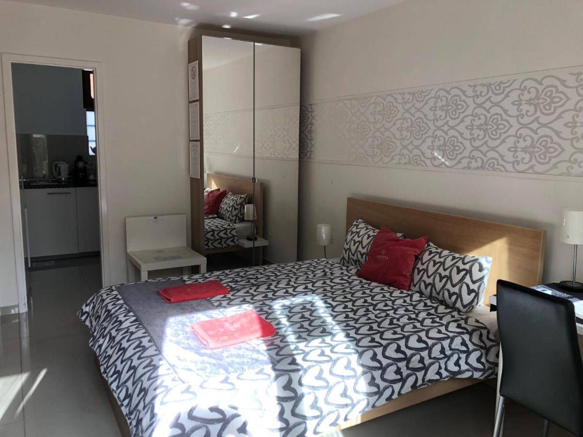 Mandula Apartman Cegléd Buitenkant foto