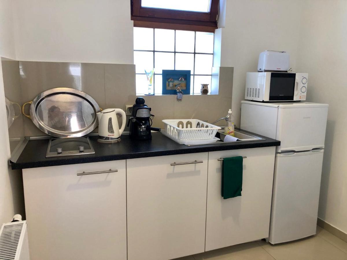 Mandula Apartman Cegléd Buitenkant foto