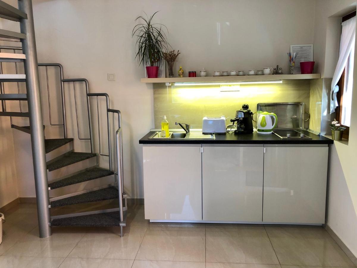 Mandula Apartman Cegléd Buitenkant foto