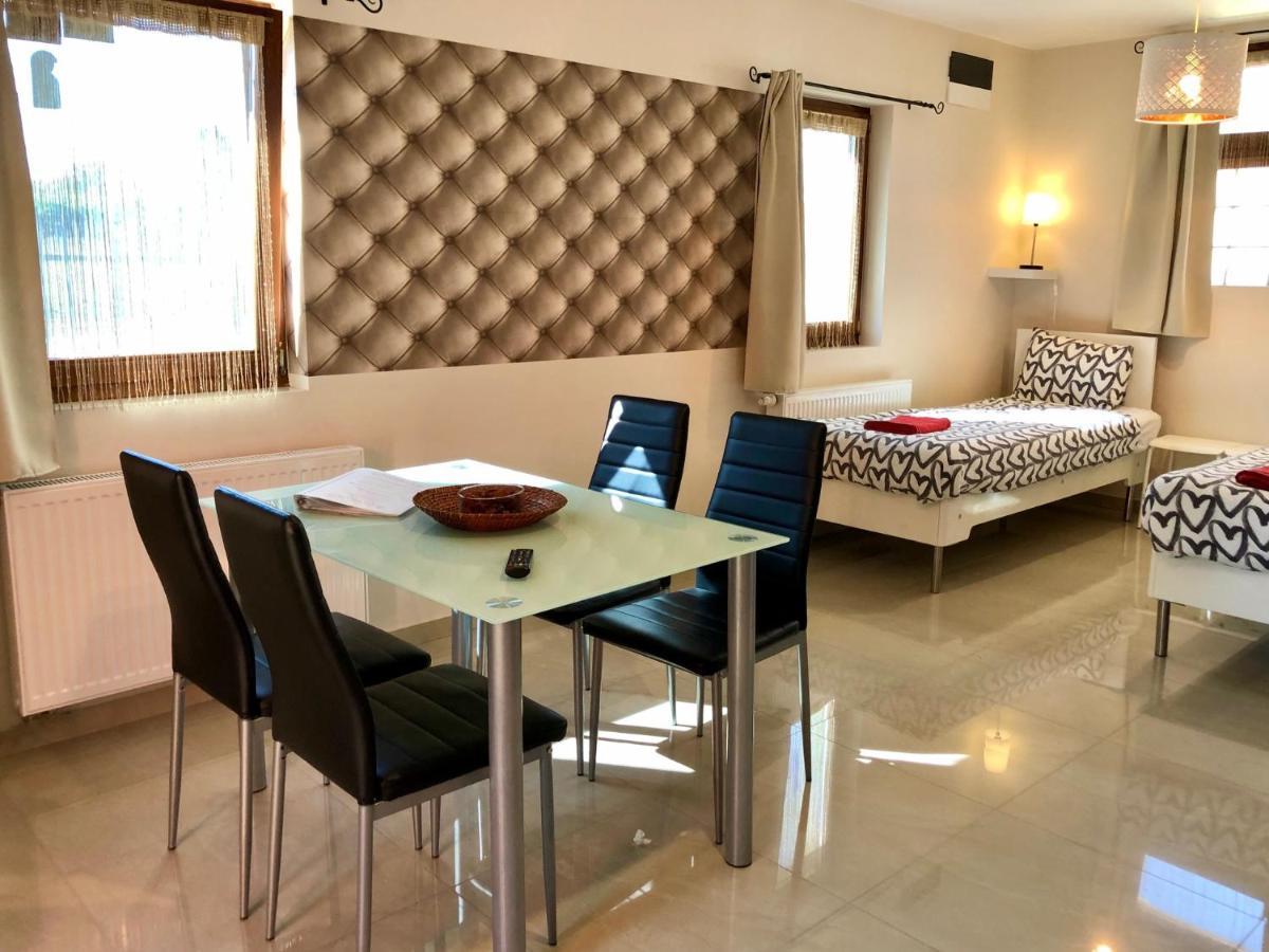 Mandula Apartman Cegléd Buitenkant foto