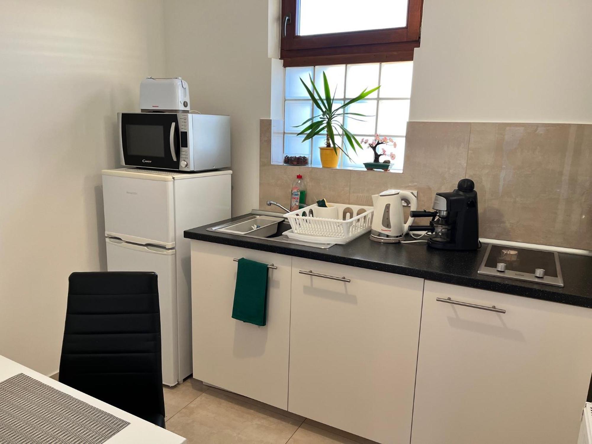 Mandula Apartman Cegléd Buitenkant foto