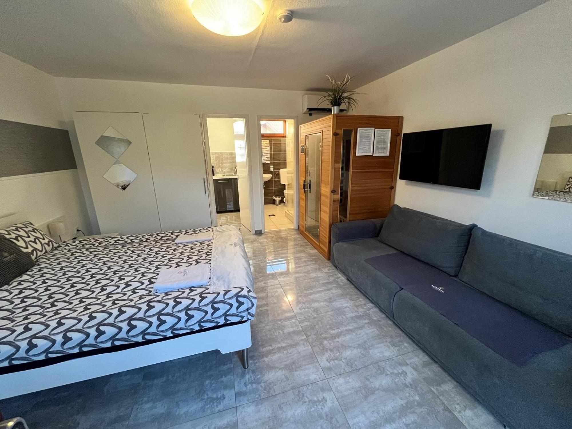 Mandula Apartman Cegléd Buitenkant foto