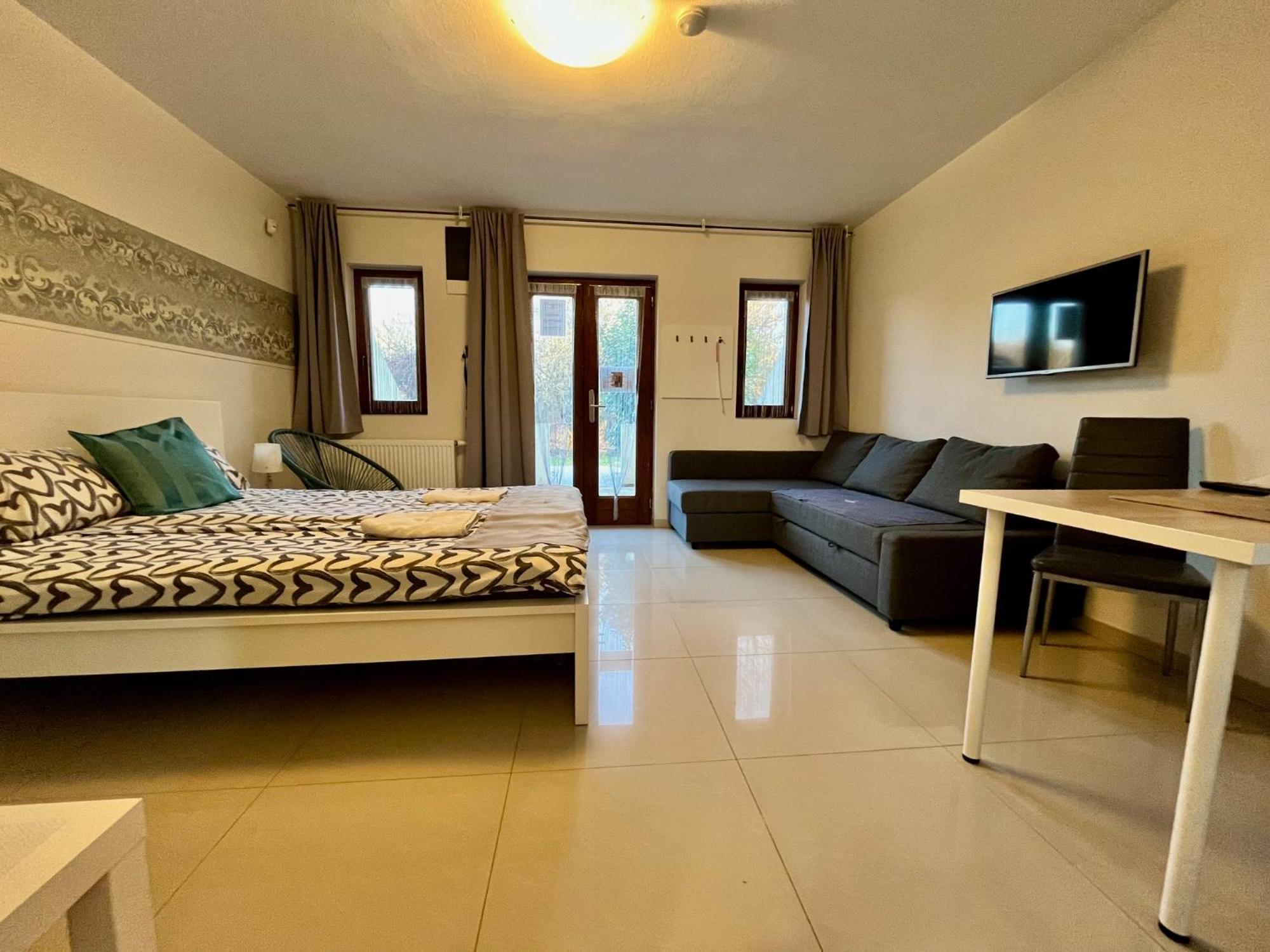 Mandula Apartman Cegléd Buitenkant foto