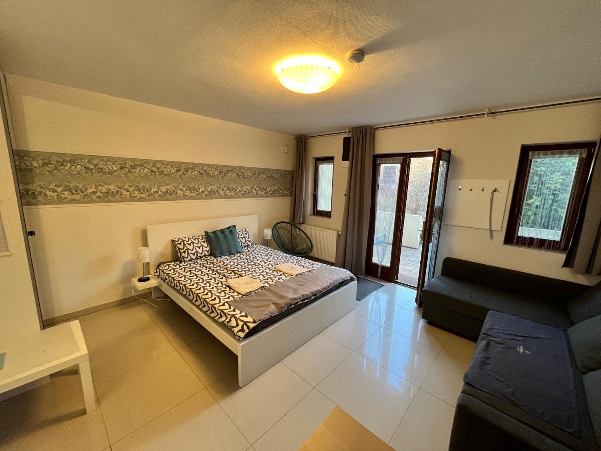 Mandula Apartman Cegléd Buitenkant foto