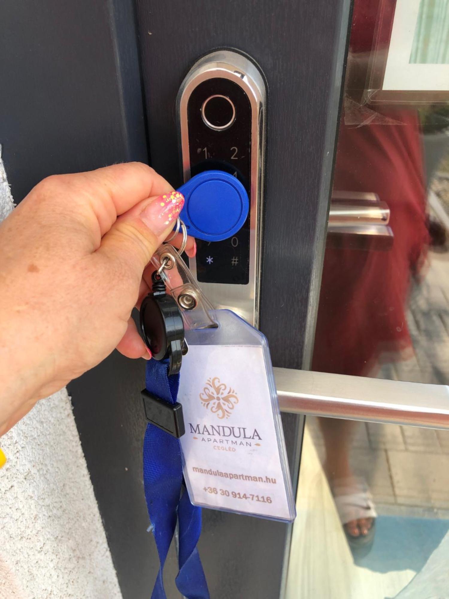 Mandula Apartman Cegléd Buitenkant foto